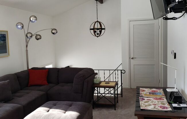 Remodeled furnished 4 Bedroom Home in Quiet Kentwood Neighborhood for Rent