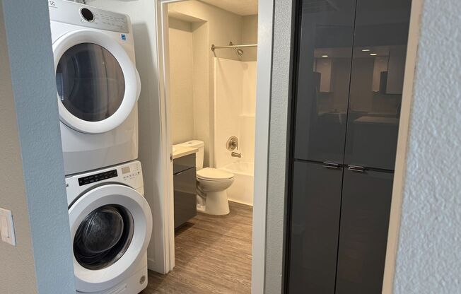 2 beds, 2 baths, 910 sqft, $2,745, Unit 1I