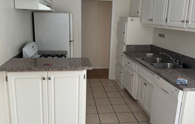 1 bed, 1 bath, 900 sqft, $2,500