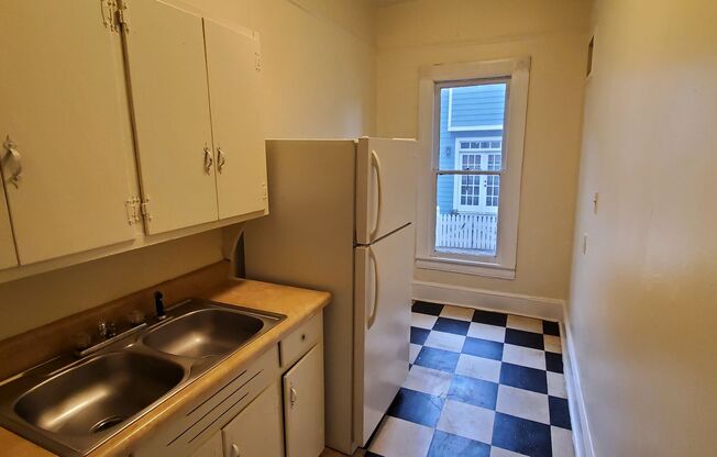 1 bed, 1 bath, $675, Unit 1