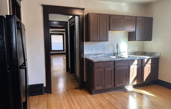 3 beds, 1 bath, 1,231 sqft, $895, Unit 2623 - Lower