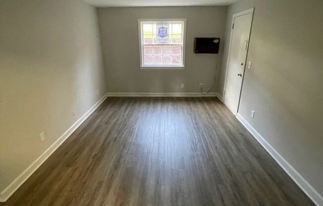 Jamestowne Apartments | 1415 Clover Street Apt B-2