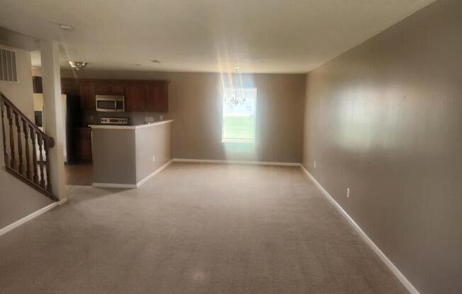 811 DAYBREAK DR