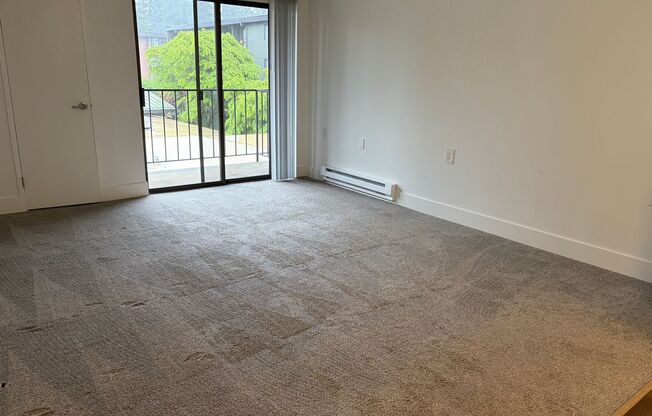 1 bed, 1 bath, 636 sqft, $1,595, Unit 326