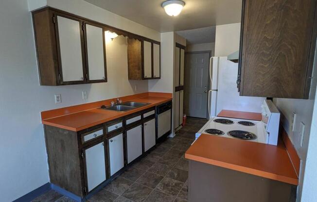 2 beds, 1 bath, 875 sqft, $1,195