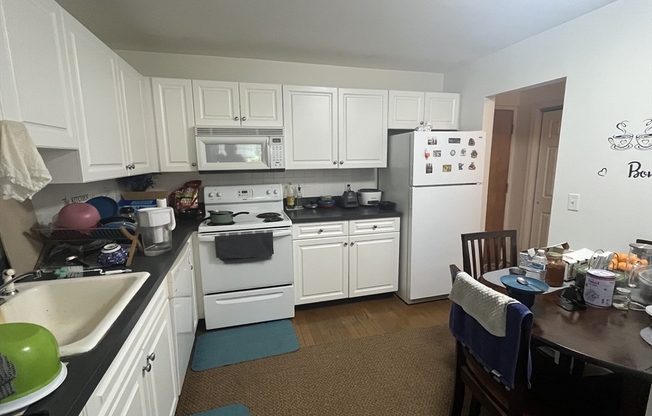 1 bed, 1 bath, 590 sqft, $2,300, Unit 11