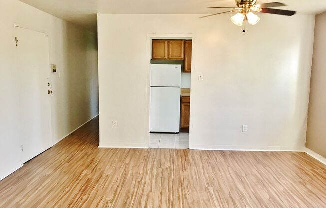 1 bed, 1 bath, $925, Unit 14