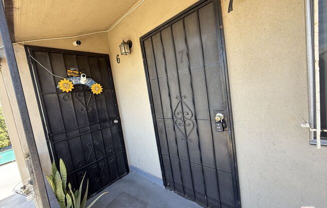 1138 S MARIPOSA AVE