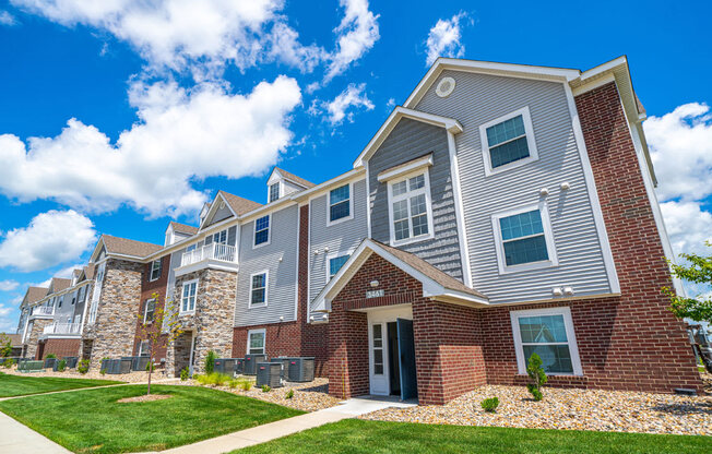 Exterior Property Design at Fieldstream Apartment Homes, Ankeny