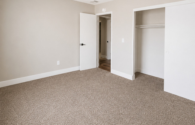 2 beds, 1 bath, 896 sqft, $1,995, Unit 070