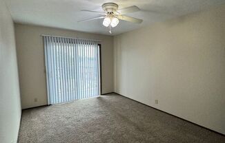 2 beds, 1 bath, 950 sqft, $875, Unit #7