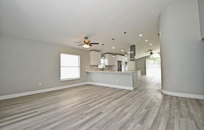 Beautiful Home in Alafaya Woods Totally Remodeled