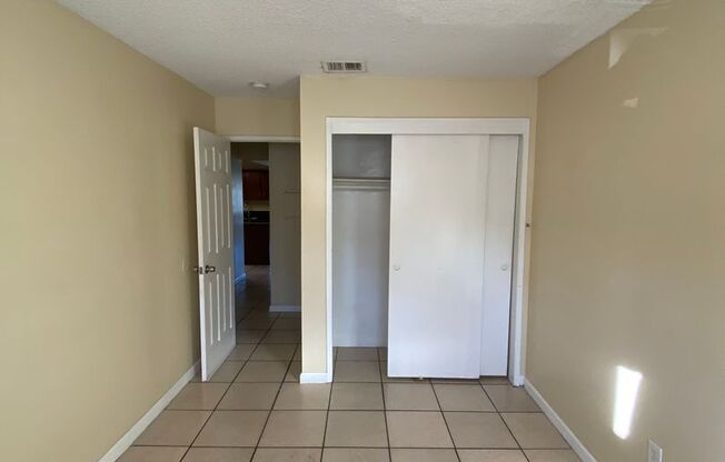 3 beds, 1 bath, 1,027 sqft, $1,350, Unit C