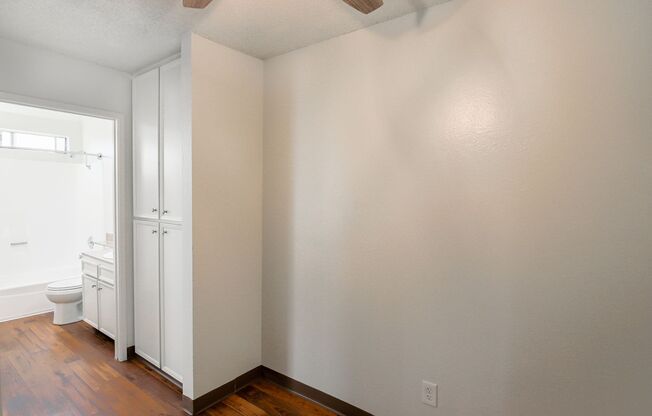 1 bed, 1 bath, 560 sqft, $2,095, Unit 08-74