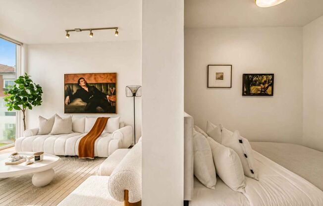 Studio, 1 bath, 422 sqft, $1,595, Unit Unit 204