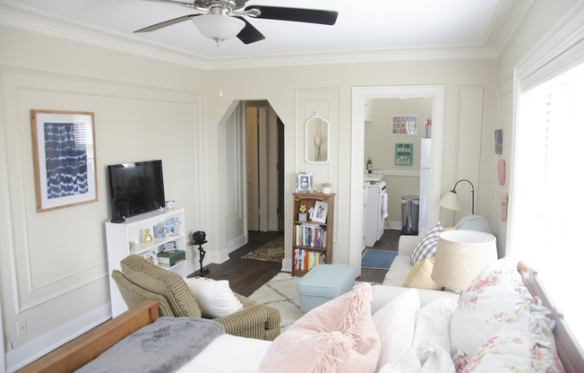 Studio, 1 bath, 300 sqft, $850, Unit 201