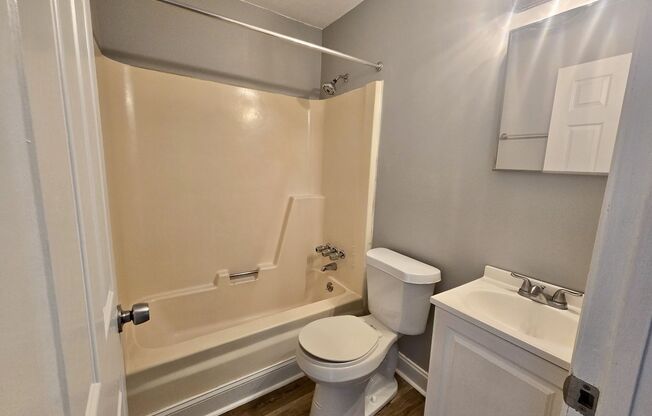 3 beds, 1 bath, $1,595