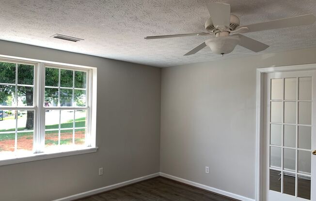 1 bed, 1 bath, $925, Unit B