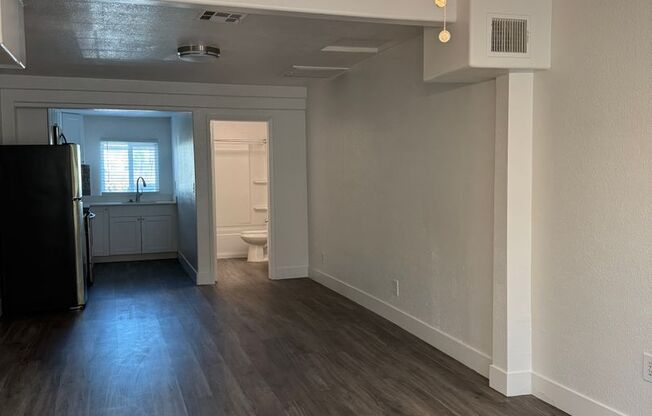 1 bed, 1 bath, 712 sqft, $1,099, Unit 06