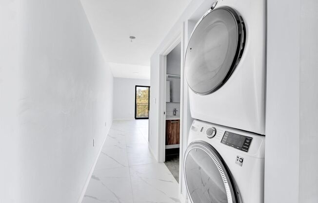 2 beds, 2 baths, 1,024 sqft, $3,230, Unit 400