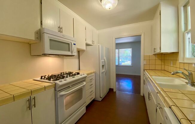 Charming Palo Alto Single-Story Home with Private Backyard