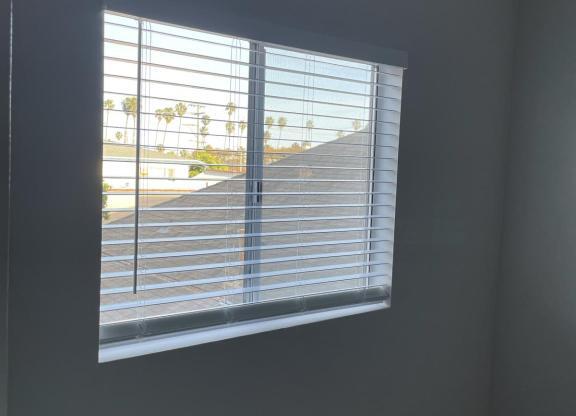 2 beds, 1 bath, 1,000 sqft, $1,995