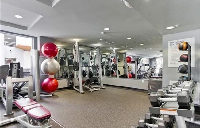 1 bed, 1 bath, 740 sqft, $2,900, Unit 326