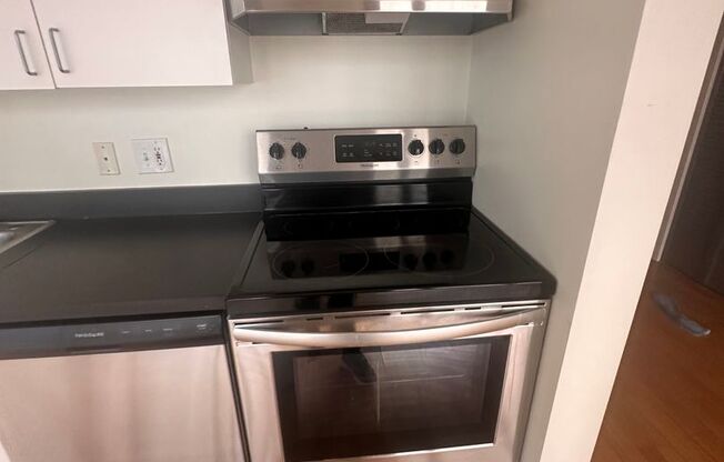 1 bed, 1 bath, 631 sqft, $2,350, Unit 1023-302