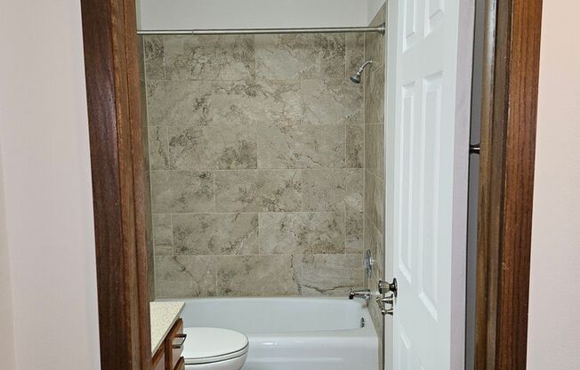 1 bed, 1 bath, 955 sqft, $1,195, Unit 33 - 205