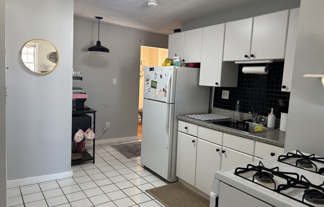 2 beds, 1 bath, $3,200, Unit 3F