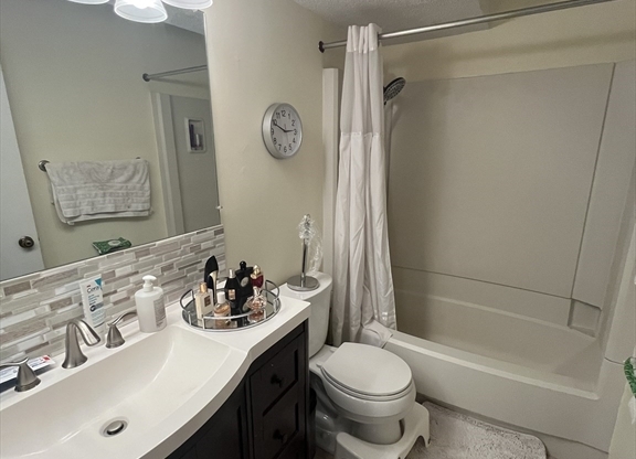 1 bed, 1 bath, 731 sqft, $3,100, Unit 425