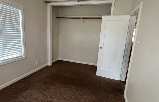 1 bed, 1 bath, 450 sqft, $1,600, Unit 827