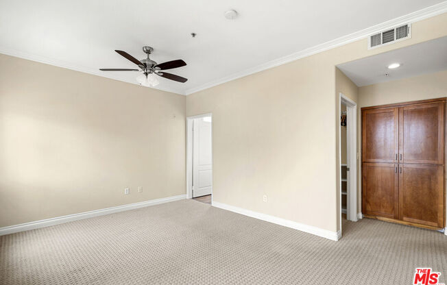 3 beds, 3 baths, 1,350 sqft, $5,800, Unit 301