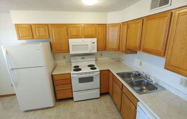 2 beds, 1 bath, 775 sqft, $975, Unit 1227-14