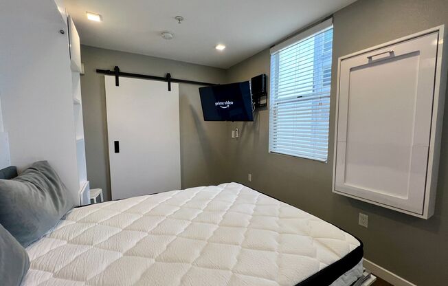 Studio, 1 bath, 213 sqft, $1,675, Unit 435-305