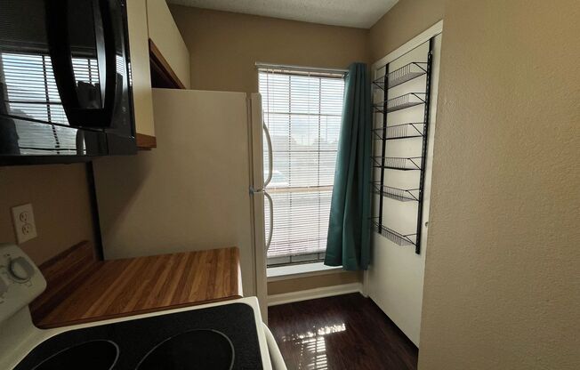 2 beds, 1 bath, $1,350