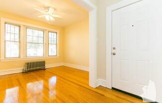 1613 W Berteau Ave