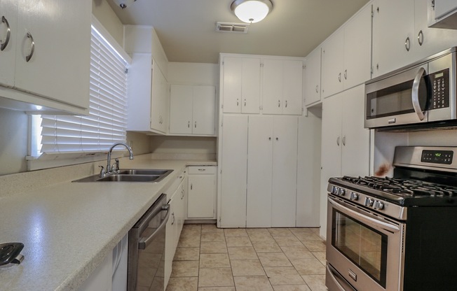 Cute & Cozy 3 Bedroom with Extra Storage!