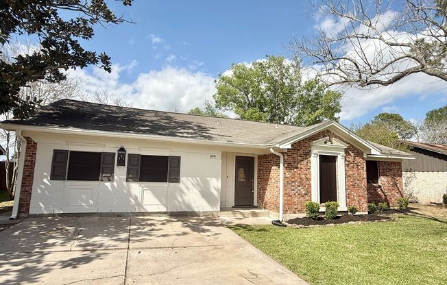 Spacious and Beautiful 3/2 home in Country Estates!