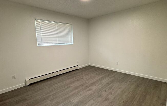 2 beds, 1 bath, $1,250, Unit 10