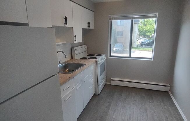2 beds, 1 bath, 875 sqft, $995, Unit F301