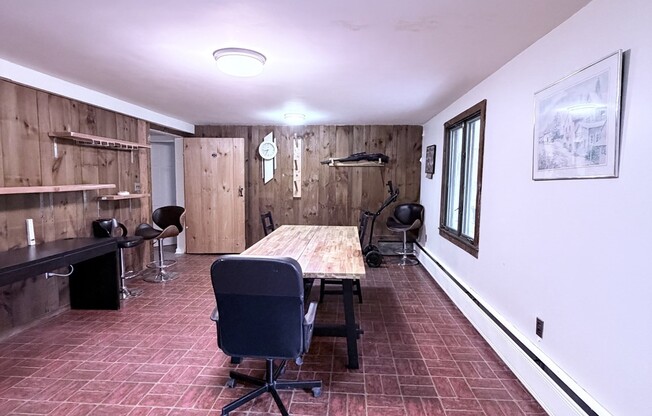 3 beds, 2 baths, 1,100 sqft, $3,500, Unit B
