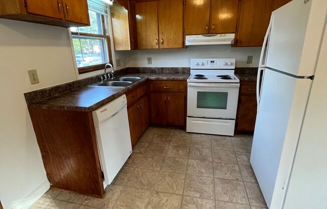 2 beds, 1 bath, 903 sqft, $1,240, Unit G-3