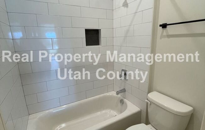 5 beds, 3.5 baths, $3,100