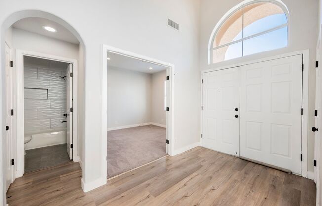 Beautiful 4 bedroom home located in the Shores