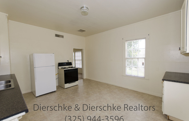 Affordable 2 bedroom home CLOSE ACCESS TO LOOP 306!