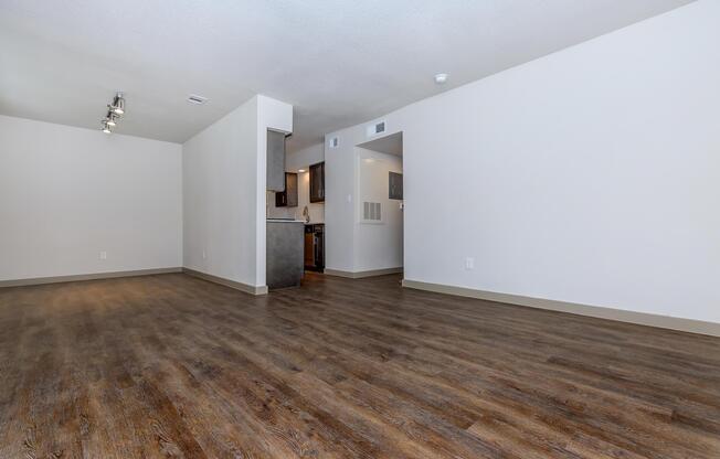 2 beds, 1 bath, 850 sqft, $1,106