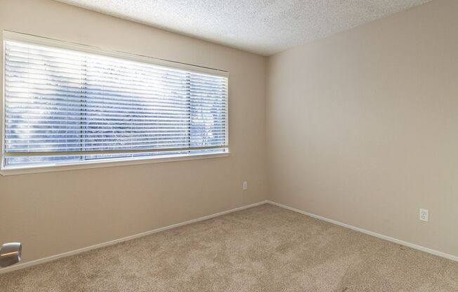 3 beds, 1.5 baths, 1,025 sqft, $2,275, Unit 490004