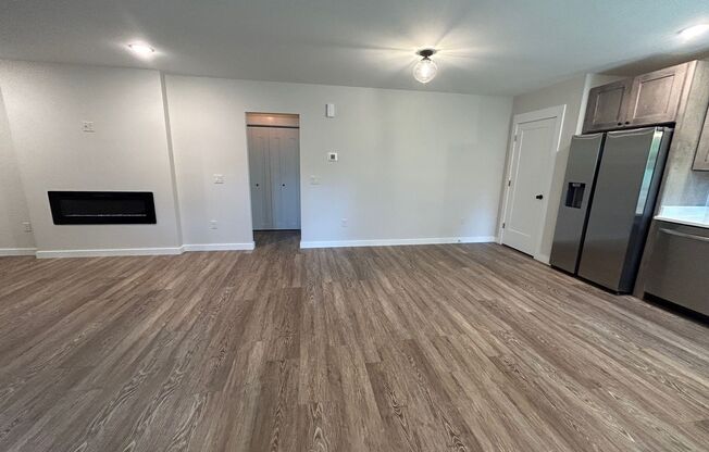 West AVL - 1/1 Like New Duplex