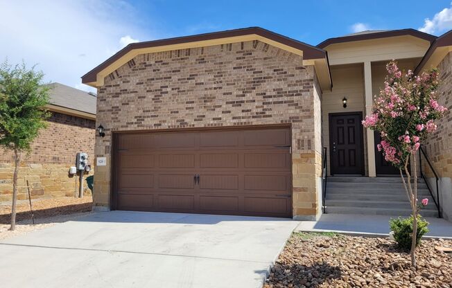 3/2 Single Story Home near Randolph AFB